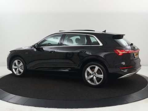 Audi e-tron e-tron 50 quattro Launch edition plus 71 kWh | SOH 90.6 | Panoramadak | Luchtvering | Adaptive cruise | Leder | Carplay | Memory | Stoelverwarming | Navi. Full map | PDC
