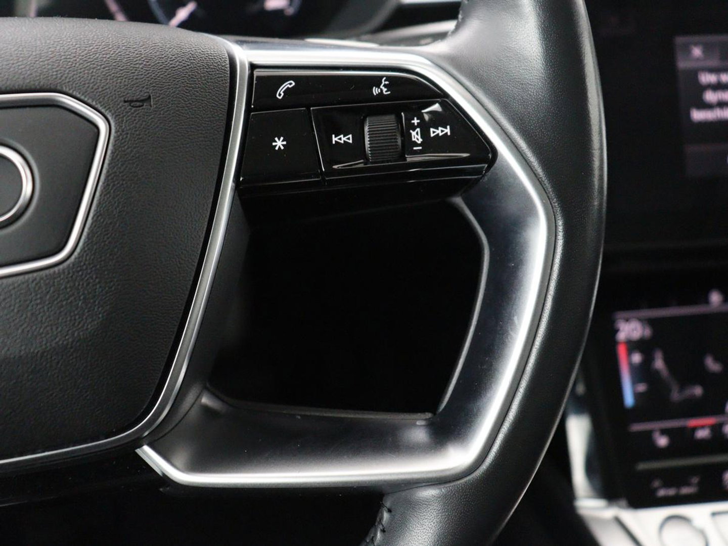 Audi e-tron e-tron 50 quattro Launch edition plus 71 kWh | SOH 90.6 | Panoramadak | Luchtvering | Adaptive cruise | Leder | Carplay | Memory | Stoelverwarming | Navi. Full map | PDC