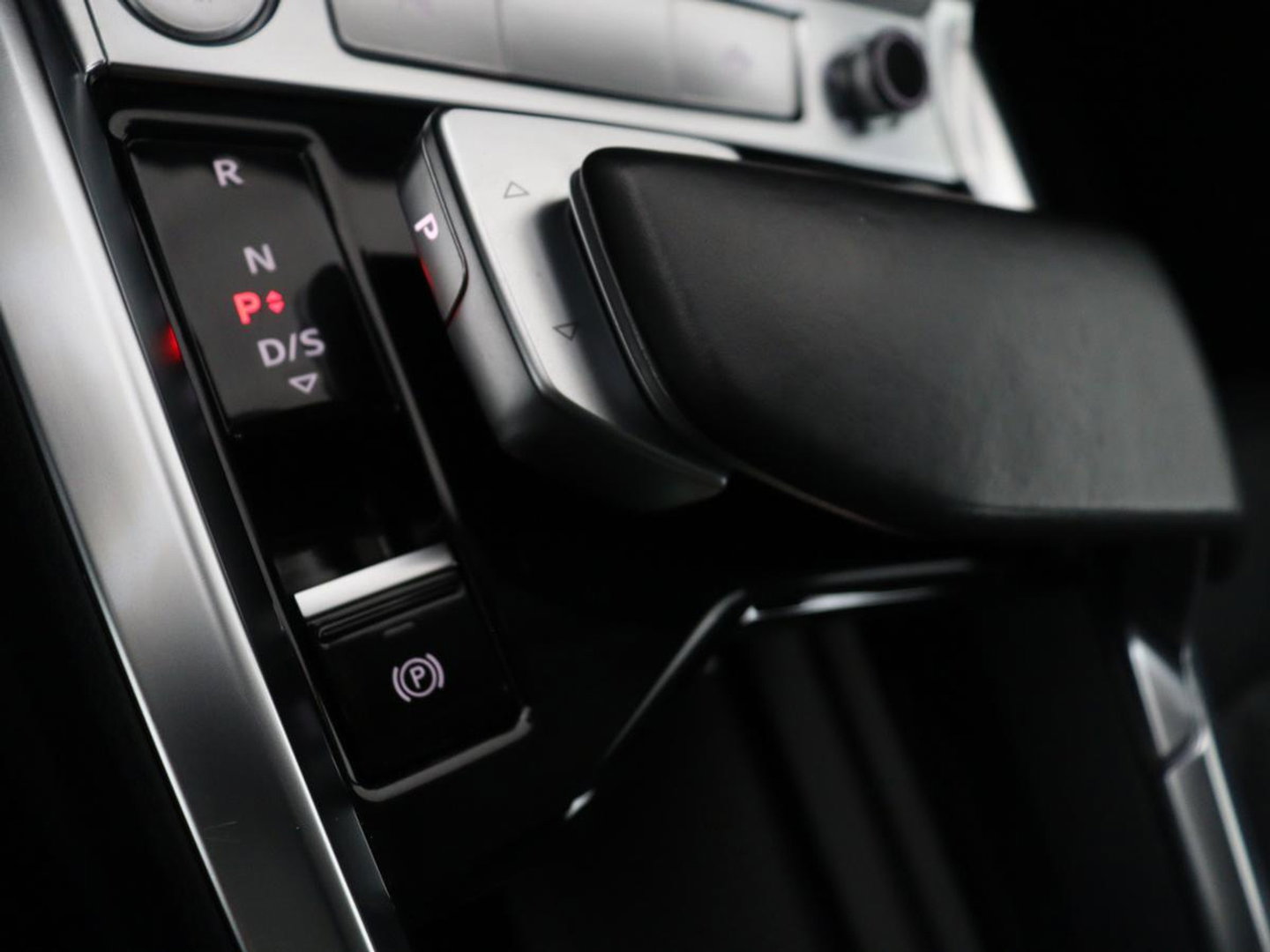 Audi e-tron e-tron 50 quattro Launch edition plus 71 kWh | SOH 90.6 | Panoramadak | Luchtvering | Adaptive cruise | Leder | Carplay | Memory | Stoelverwarming | Navi. Full map | PDC