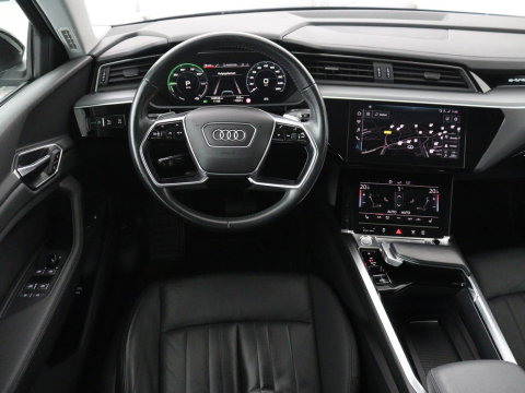 Audi e-tron e-tron 50 quattro Launch edition plus 71 kWh | SOH 90.6 | Panoramadak | Luchtvering | Adaptive cruise | Leder | Carplay | Memory | Stoelverwarming | Navi. Full map | PDC
