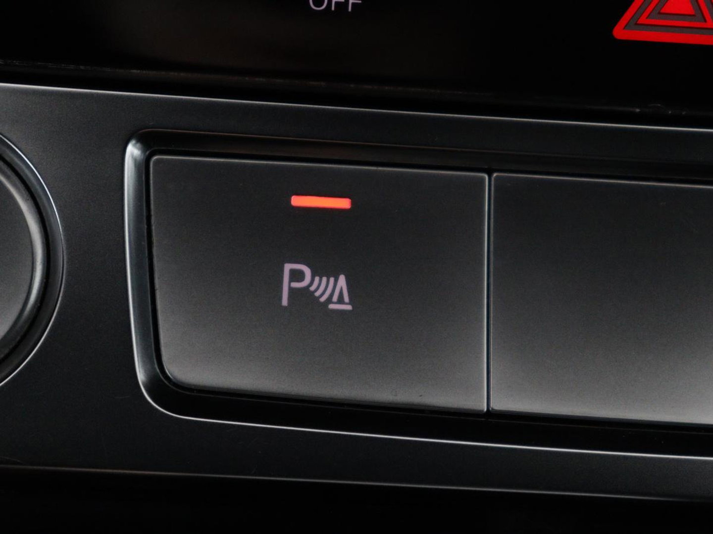 Audi e-tron e-tron 50 quattro Launch edition plus 71 kWh | SOH 90.6 | Panoramadak | Luchtvering | Adaptive cruise | Leder | Carplay | Memory | Stoelverwarming | Navi. Full map | PDC