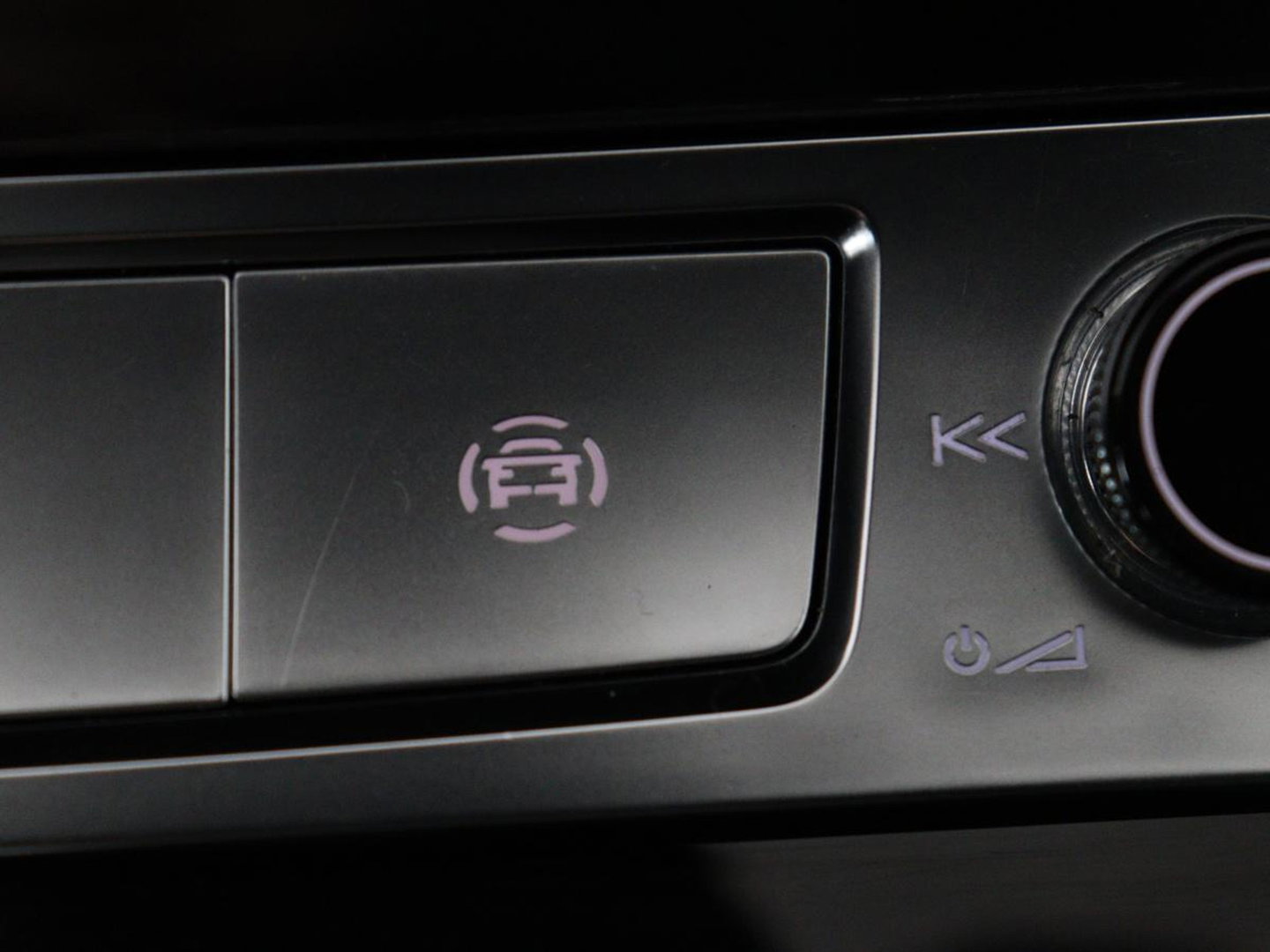 Audi e-tron e-tron 50 quattro Launch edition plus 71 kWh | SOH 90.6 | Panoramadak | Luchtvering | Adaptive cruise | Leder | Carplay | Memory | Stoelverwarming | Navi. Full map | PDC