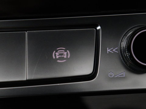 Audi e-tron e-tron 50 quattro Launch edition plus 71 kWh | SOH 90.6 | Panoramadak | Luchtvering | Adaptive cruise | Leder | Carplay | Memory | Stoelverwarming | Navi. Full map | PDC