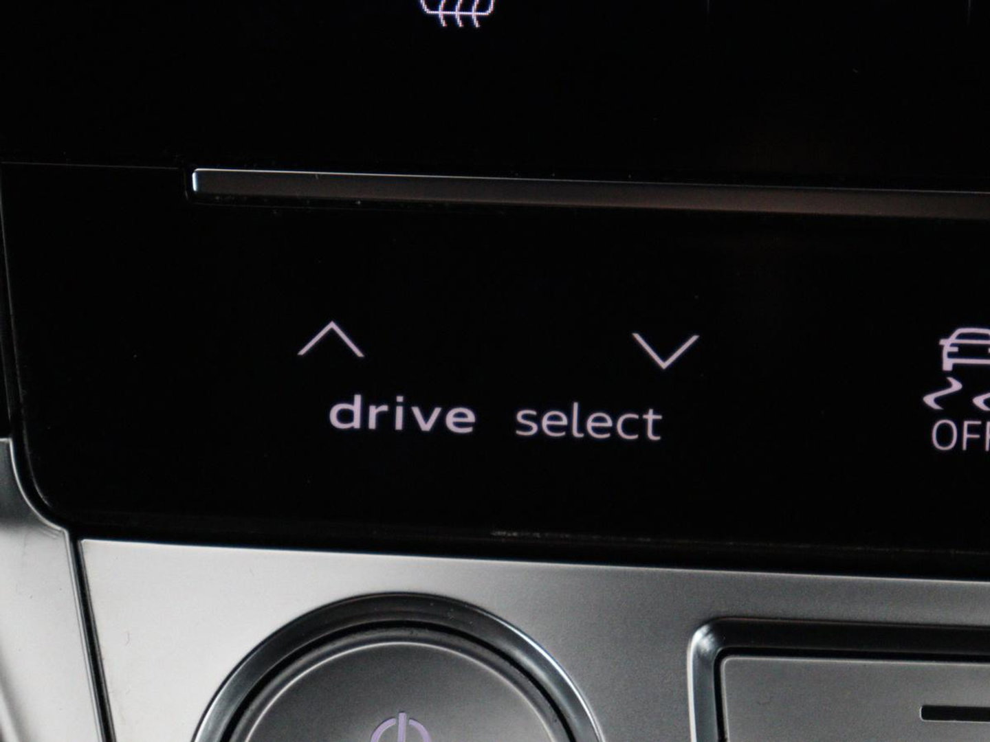 Audi e-tron e-tron 50 quattro Launch edition plus 71 kWh | SOH 90.6 | Panoramadak | Luchtvering | Adaptive cruise | Leder | Carplay | Memory | Stoelverwarming | Navi. Full map | PDC