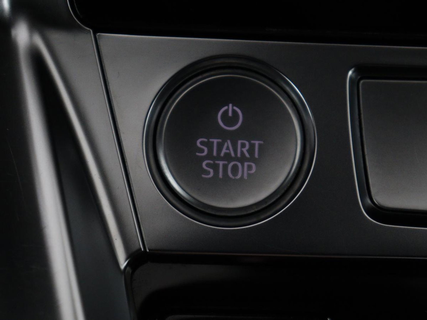 Audi e-tron e-tron 50 quattro Launch edition plus 71 kWh | SOH 90.6 | Panoramadak | Luchtvering | Adaptive cruise | Leder | Carplay | Memory | Stoelverwarming | Navi. Full map | PDC