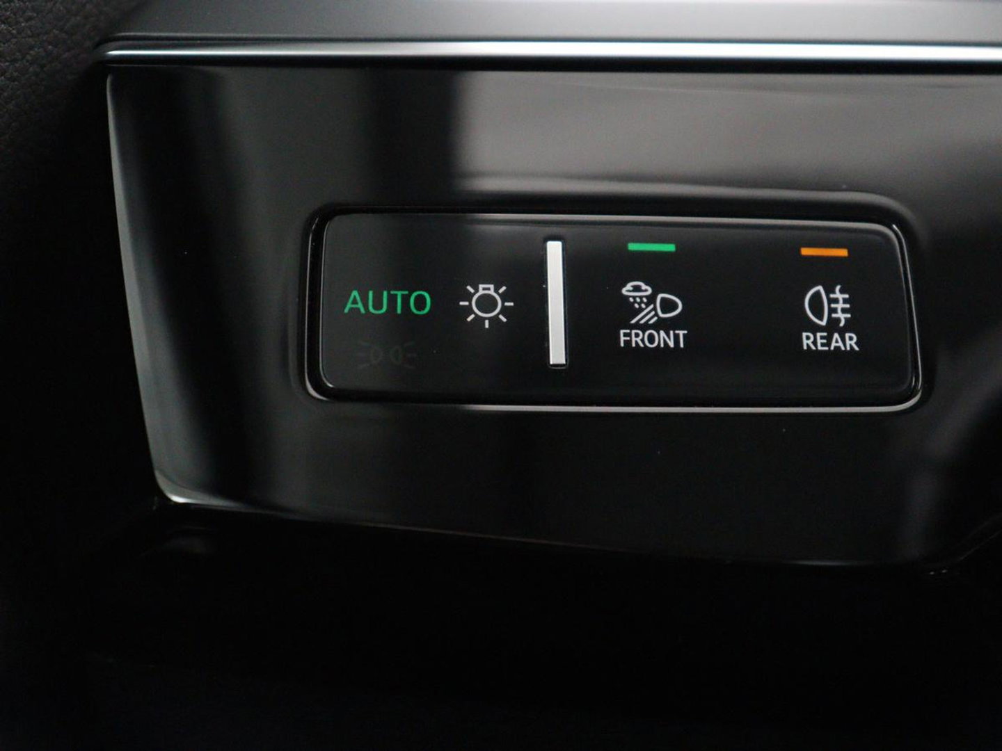 Audi e-tron e-tron 50 quattro Launch edition plus 71 kWh | SOH 90.6 | Panoramadak | Luchtvering | Adaptive cruise | Leder | Carplay | Memory | Stoelverwarming | Navi. Full map | PDC