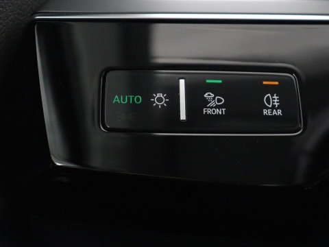 Audi e-tron e-tron 50 quattro Launch edition plus 71 kWh | SOH 90.6 | Panoramadak | Luchtvering | Adaptive cruise | Leder | Carplay | Memory | Stoelverwarming | Navi. Full map | PDC