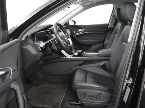 Audi e-tron e-tron 50 quattro Launch edition plus 71 kWh | SOH 90.6 | Panoramadak | Luchtvering | Adaptive cruise | Leder | Carplay | Memory | Stoelverwarming | Navi. Full map | PDC