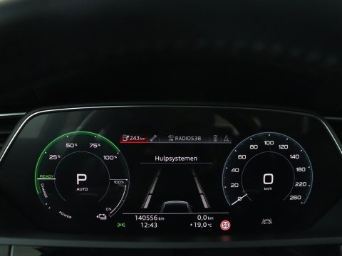 Audi e-tron e-tron 50 quattro Launch edition plus 71 kWh | SOH 90.6 | Panoramadak | Luchtvering | Adaptive cruise | Leder | Carplay | Memory | Stoelverwarming | Navi. Full map | PDC