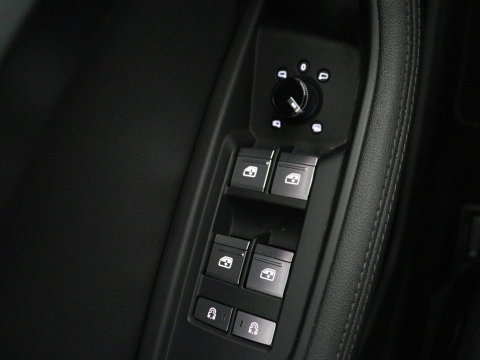 Audi e-tron e-tron 50 quattro Launch edition plus 71 kWh | SOH 90.6 | Panoramadak | Luchtvering | Adaptive cruise | Leder | Carplay | Memory | Stoelverwarming | Navi. Full map | PDC