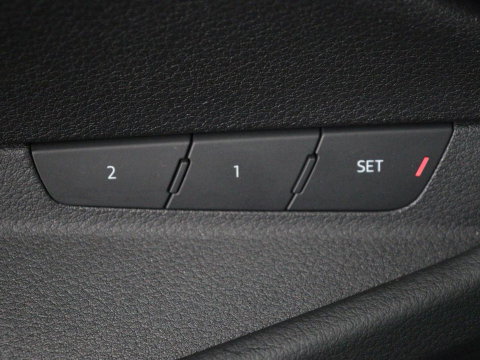 Audi e-tron e-tron 50 quattro Launch edition plus 71 kWh | SOH 90.6 | Panoramadak | Luchtvering | Adaptive cruise | Leder | Carplay | Memory | Stoelverwarming | Navi. Full map | PDC