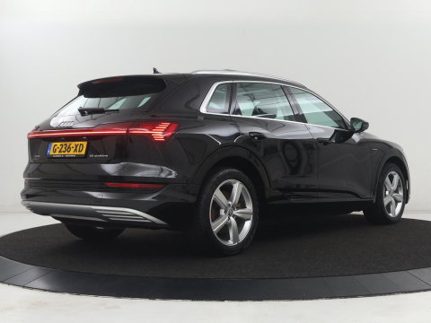 Audi e-tron e-tron 50 quattro Launch edition plus 71 kWh | SOH 90.6 | Panoramadak | Luchtvering | Adaptive cruise | Leder | Carplay | Memory | Stoelverwarming | Navi. Full map | PDC