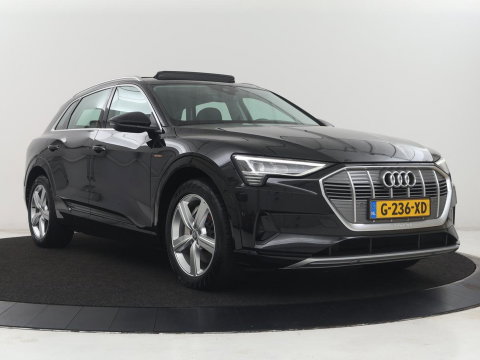 Audi e-tron e-tron 50 quattro Launch edition plus 71 kWh | SOH 90.6 | Panoramadak | Luchtvering | Adaptive cruise | Leder | Carplay | Memory | Stoelverwarming | Navi. Full map | PDC