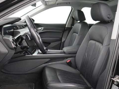 Audi e-tron e-tron 50 quattro Launch edition plus 71 kWh | SOH 90.6 | Panoramadak | Luchtvering | Adaptive cruise | Leder | Carplay | Memory | Stoelverwarming | Navi. Full map | PDC