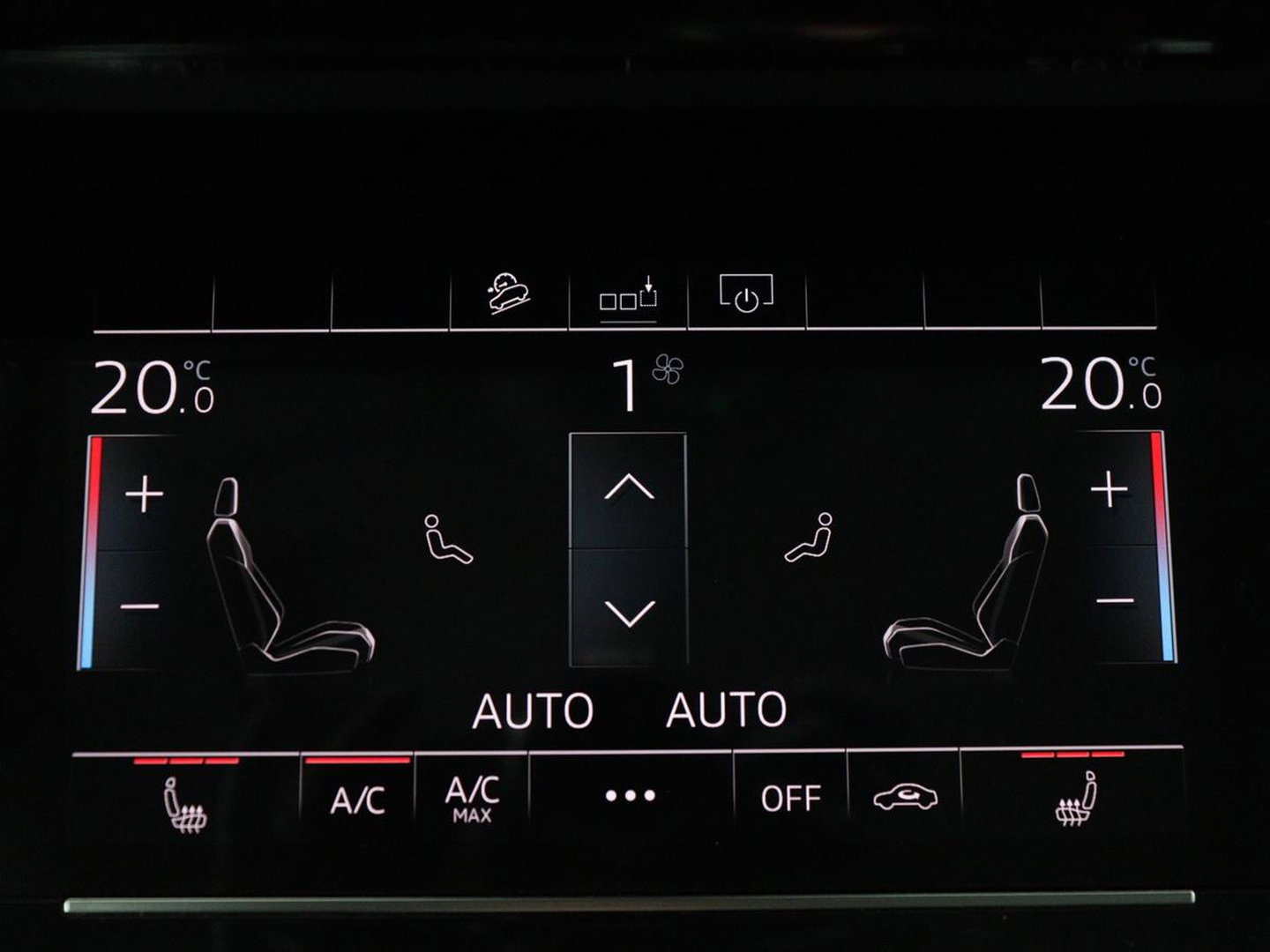 Audi e-tron e-tron 50 quattro Launch edition plus 71 kWh | SOH 90.6 | Panoramadak | Luchtvering | Adaptive cruise | Leder | Carplay | Memory | Stoelverwarming | Navi. Full map | PDC