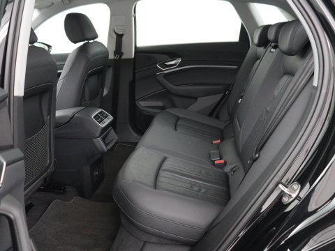 Audi e-tron e-tron 50 quattro Launch edition plus 71 kWh | SOH 90.6 | Panoramadak | Luchtvering | Adaptive cruise | Leder | Carplay | Memory | Stoelverwarming | Navi. Full map | PDC