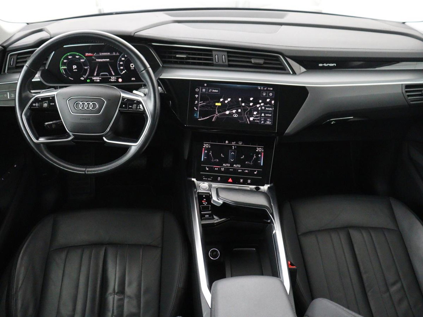 Audi e-tron e-tron 50 quattro Launch edition plus 71 kWh | SOH 90.6 | Panoramadak | Luchtvering | Adaptive cruise | Leder | Carplay | Memory | Stoelverwarming | Navi. Full map | PDC