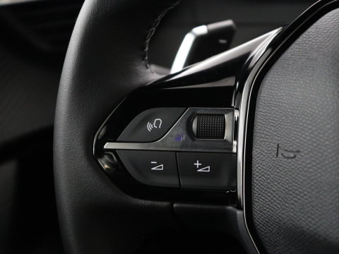 Peugeot 2008 1.2 Hybrid 136 Active | Carplay | Cruise Control | Climate control | Parkeerhulp | DAB | Bluetooth