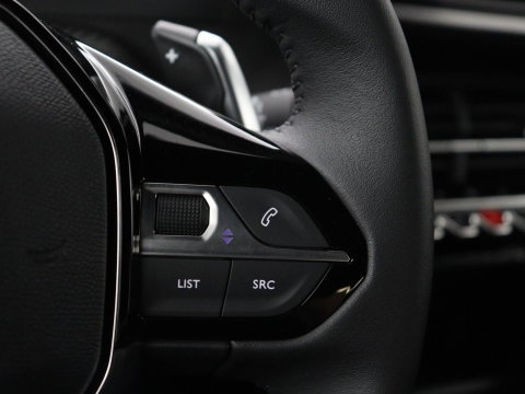Peugeot 2008 1.2 Hybrid 136 Active | Carplay | Cruise Control | Climate control | Parkeerhulp | DAB | Bluetooth