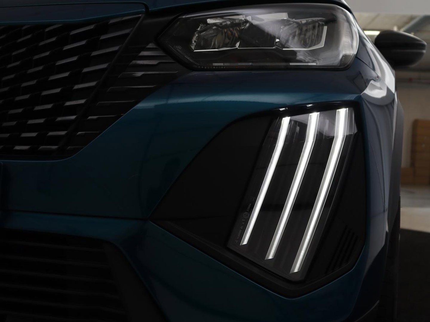 Peugeot 2008 1.2 Hybrid 136 Active | Carplay | Cruise Control | Climate control | Parkeerhulp | DAB | Bluetooth