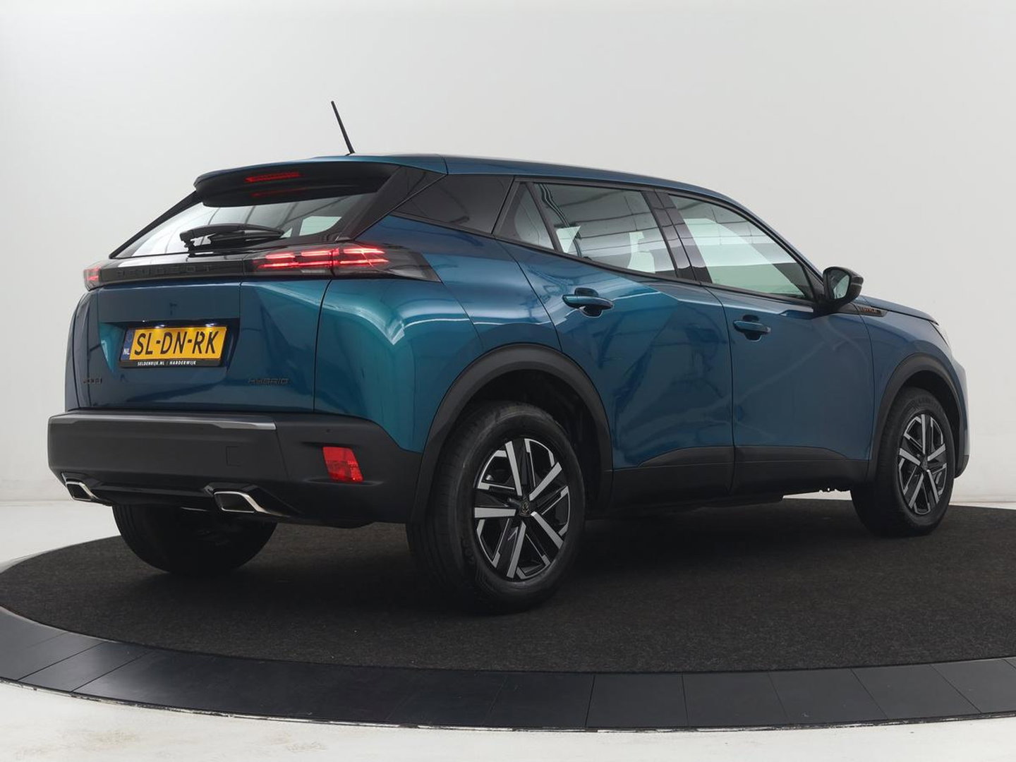 Peugeot 2008 1.2 Hybrid 136 Active | Carplay | Cruise Control | Climate control | Parkeerhulp | DAB | Bluetooth