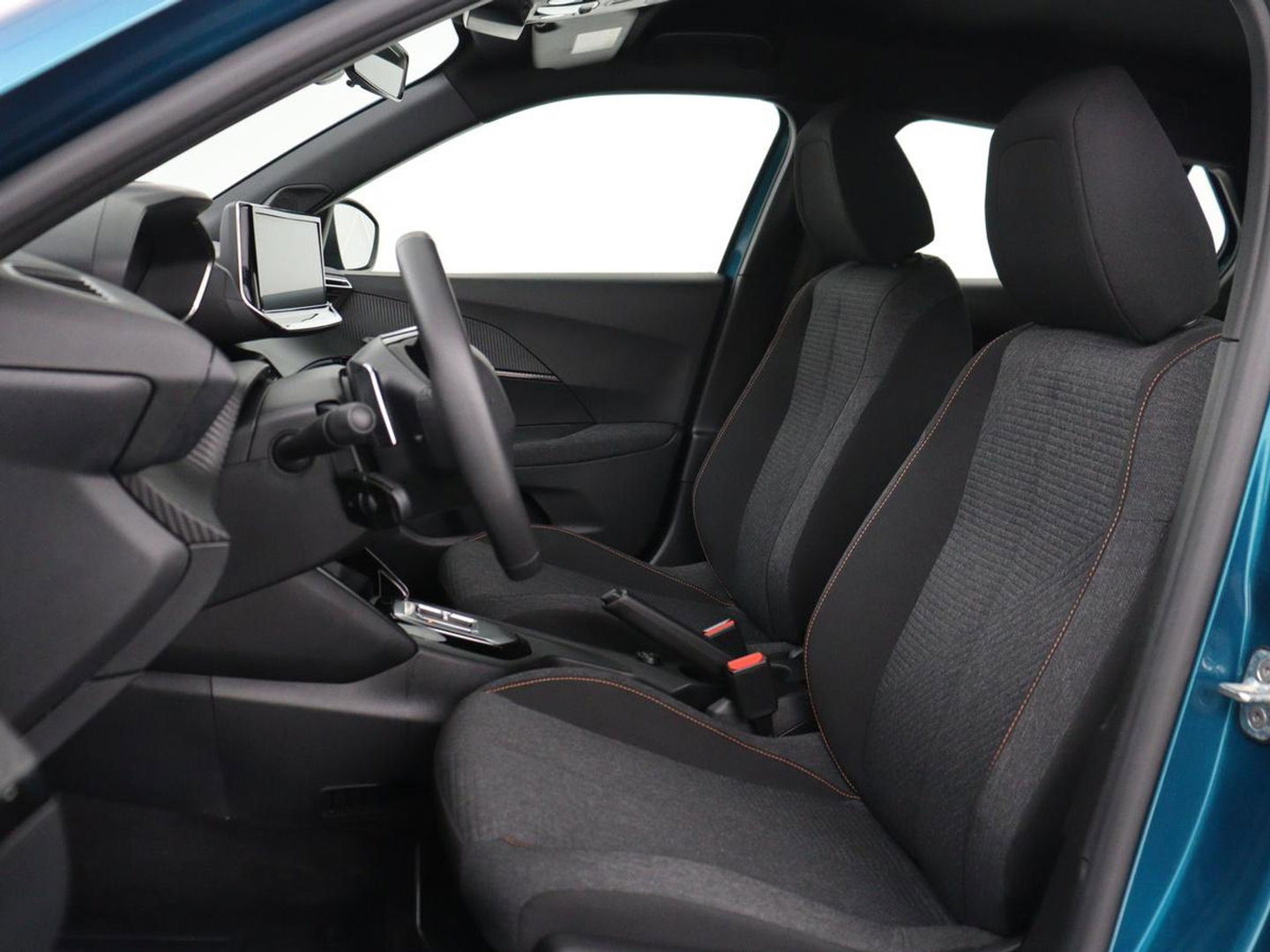 Peugeot 2008 1.2 Hybrid 136 Active | Carplay | Cruise Control | Climate control | Parkeerhulp | DAB | Bluetooth
