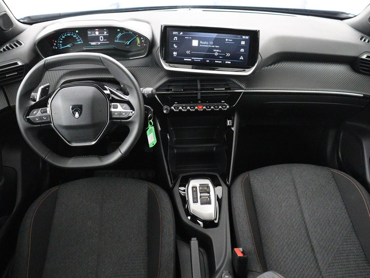 Peugeot 2008 1.2 Hybrid 136 Active | Carplay | Cruise Control | Climate control | Parkeerhulp | DAB | Bluetooth