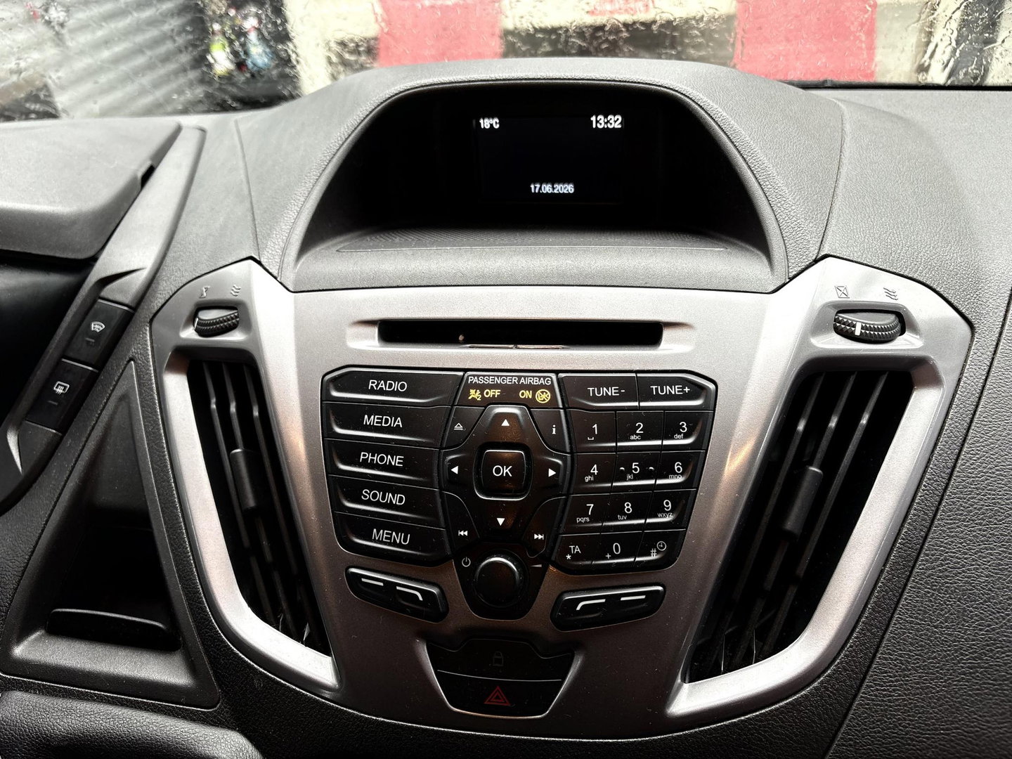 Ford Transit Custom 340 2.0 TDCI L2H1 Ambiente DC | DAKDRAGERS | 130PK | CRUISE