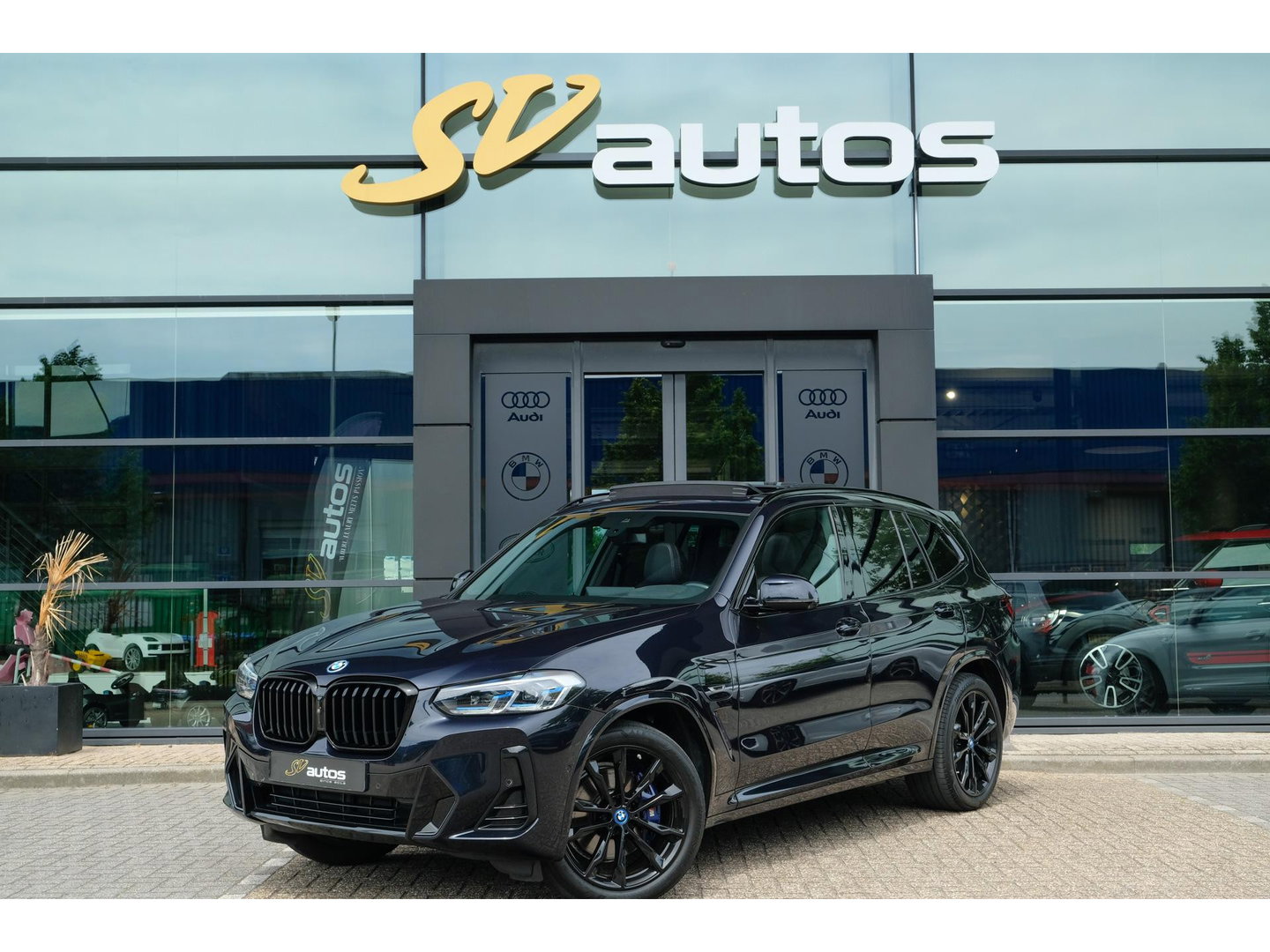 BMW X3 xDrive30e 292pk M-sport High Exe. Panoramadak Laser lampen 360 camera Black edition Sportstoelen leder
