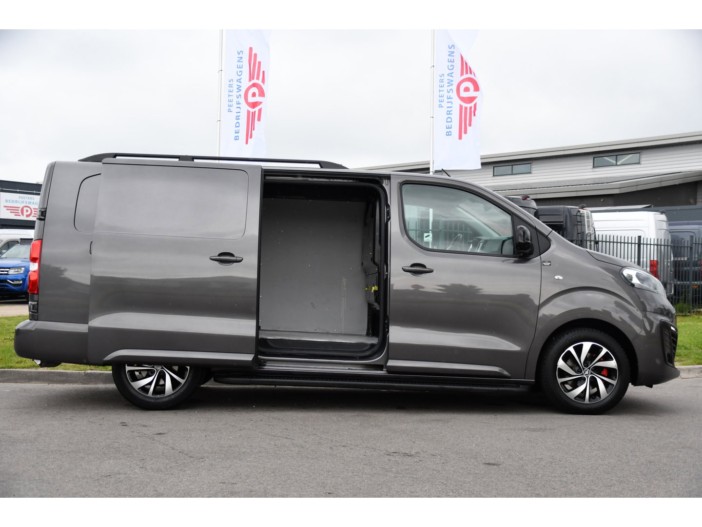 Fiat Scudo 2.0 MultiJet L3H1 PB Edition Camera, Cruise, Carplay, LED, Automaat, 177pk, Multimedia, Trekhaak, Sensoren, Uniek!