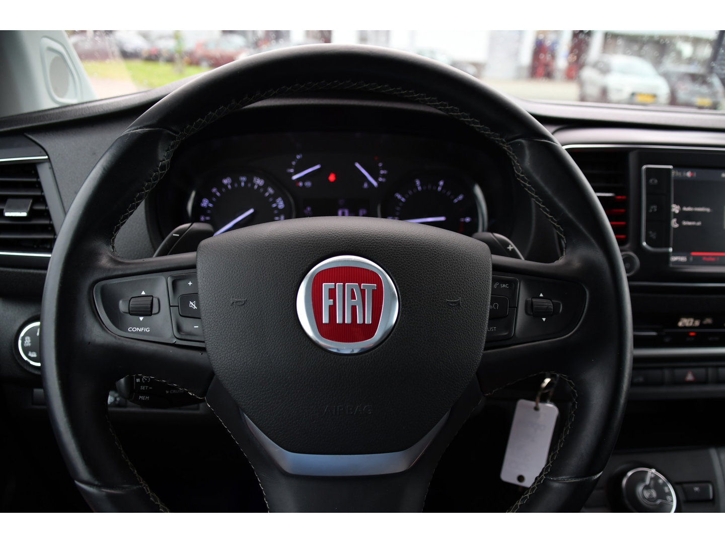 Fiat Scudo 2.0 MultiJet L3H1 PB Edition Camera, Cruise, Carplay, LED, Automaat, 177pk, Multimedia, Trekhaak, Sensoren, Uniek!