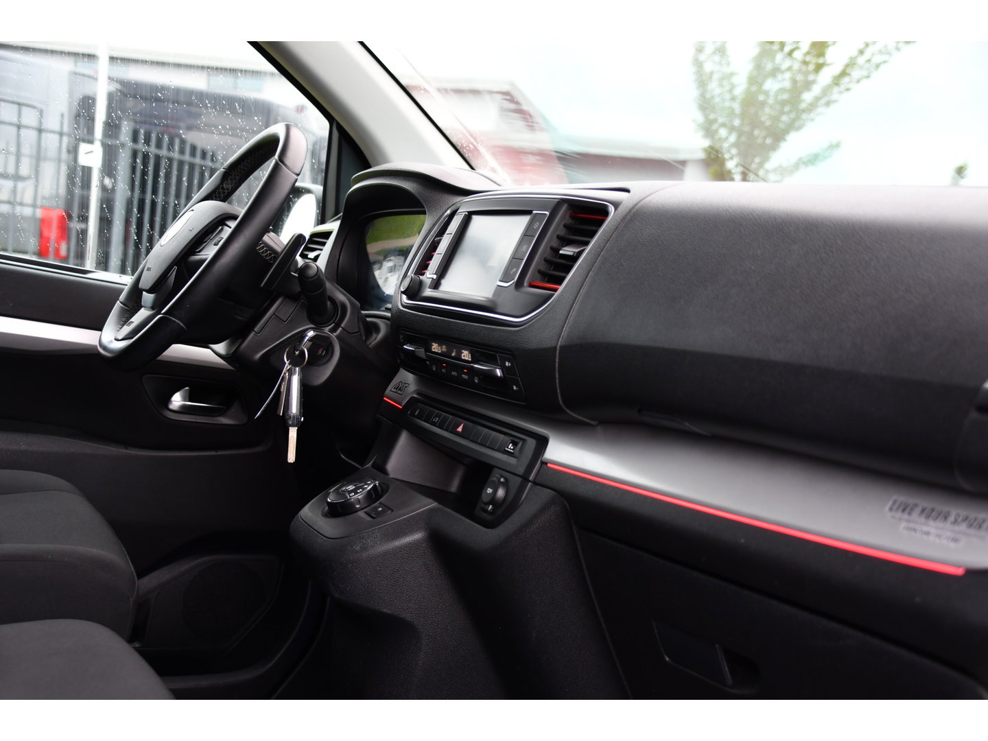 Fiat Scudo 2.0 MultiJet L3H1 PB Edition Camera, Cruise, Carplay, LED, Automaat, 177pk, Multimedia, Trekhaak, Sensoren, Uniek!