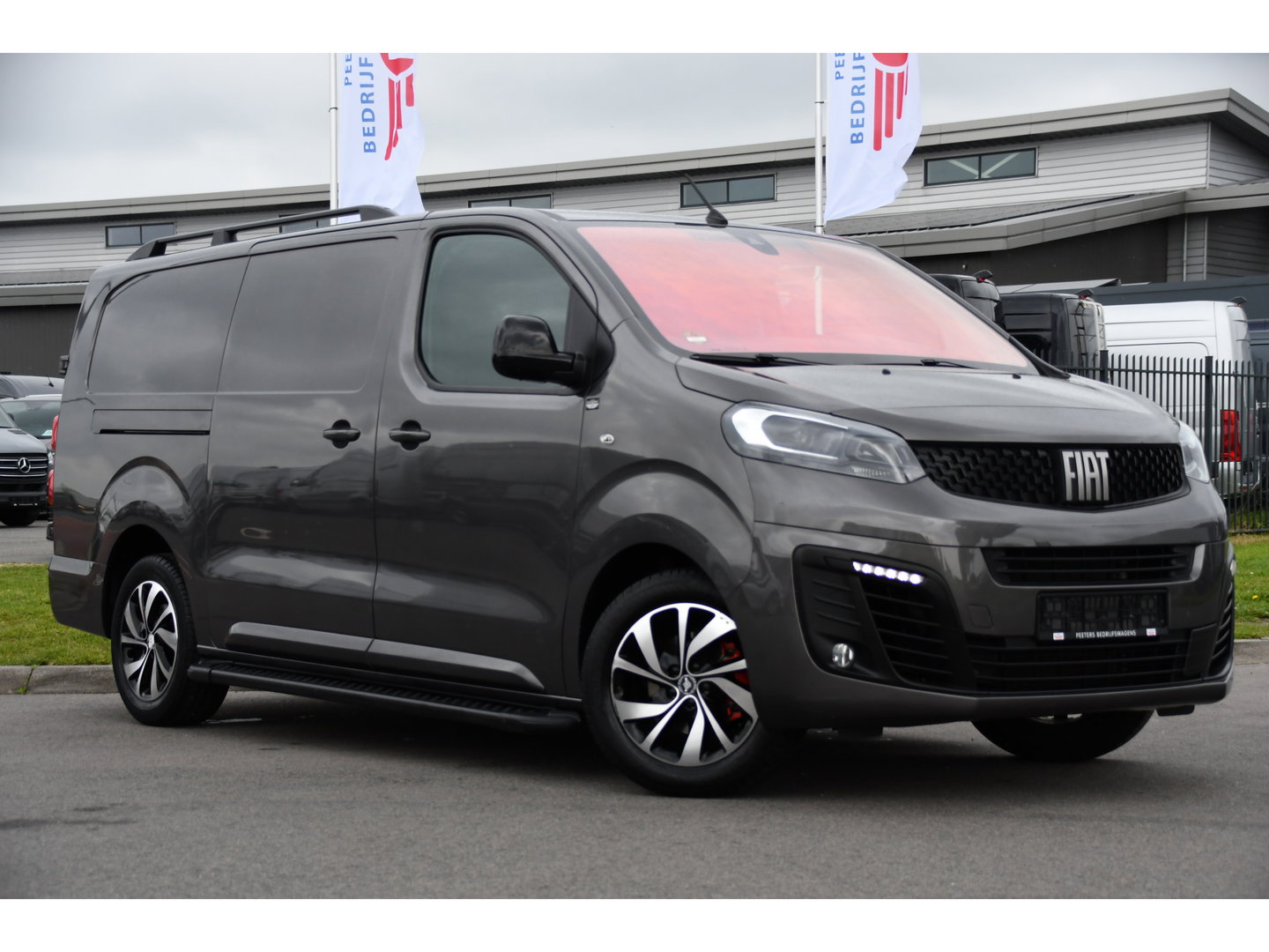 Fiat Scudo 2.0 MultiJet L3H1 PB Edition Camera, Cruise, Carplay, LED, Automaat, 177pk, Multimedia, Trekhaak, Sensoren, Uniek!