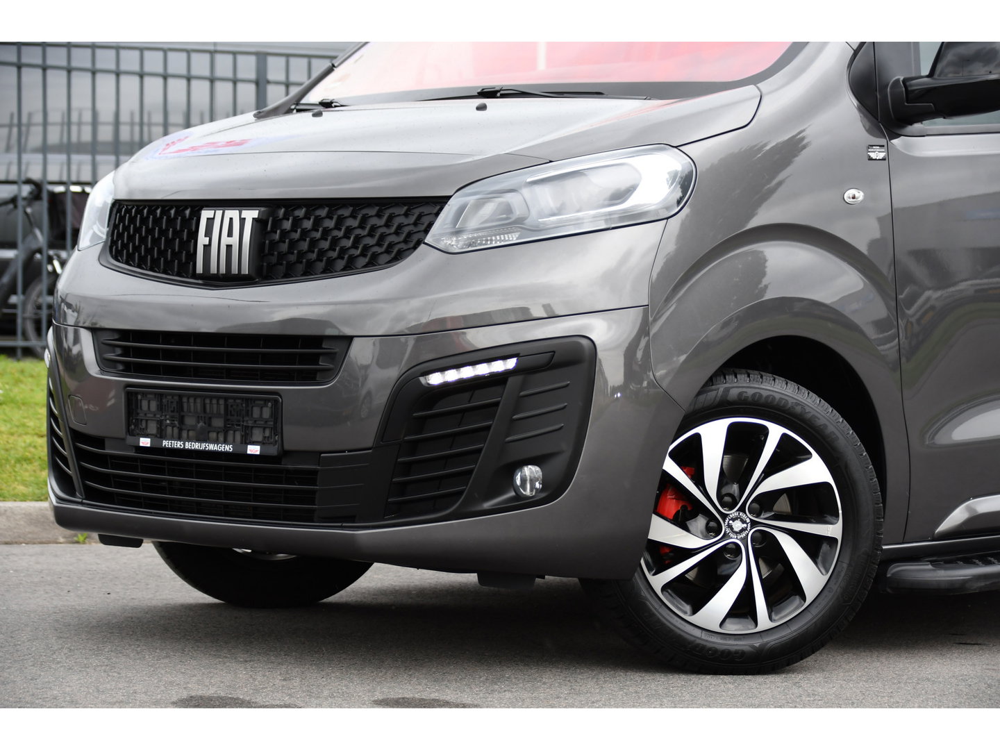 Fiat Scudo 2.0 MultiJet L3H1 PB Edition Camera, Cruise, Carplay, LED, Automaat, 177pk, Multimedia, Trekhaak, Sensoren, Uniek!