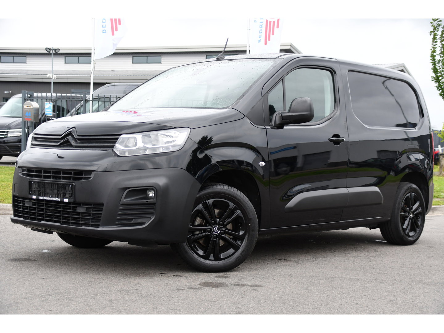 Citroën Berlingo 1.5 BlueHDI Black Edition Cruise, Carplay, Sensoren, 102pk, Multimedia, Trekhaak, Keyless, Uniek!