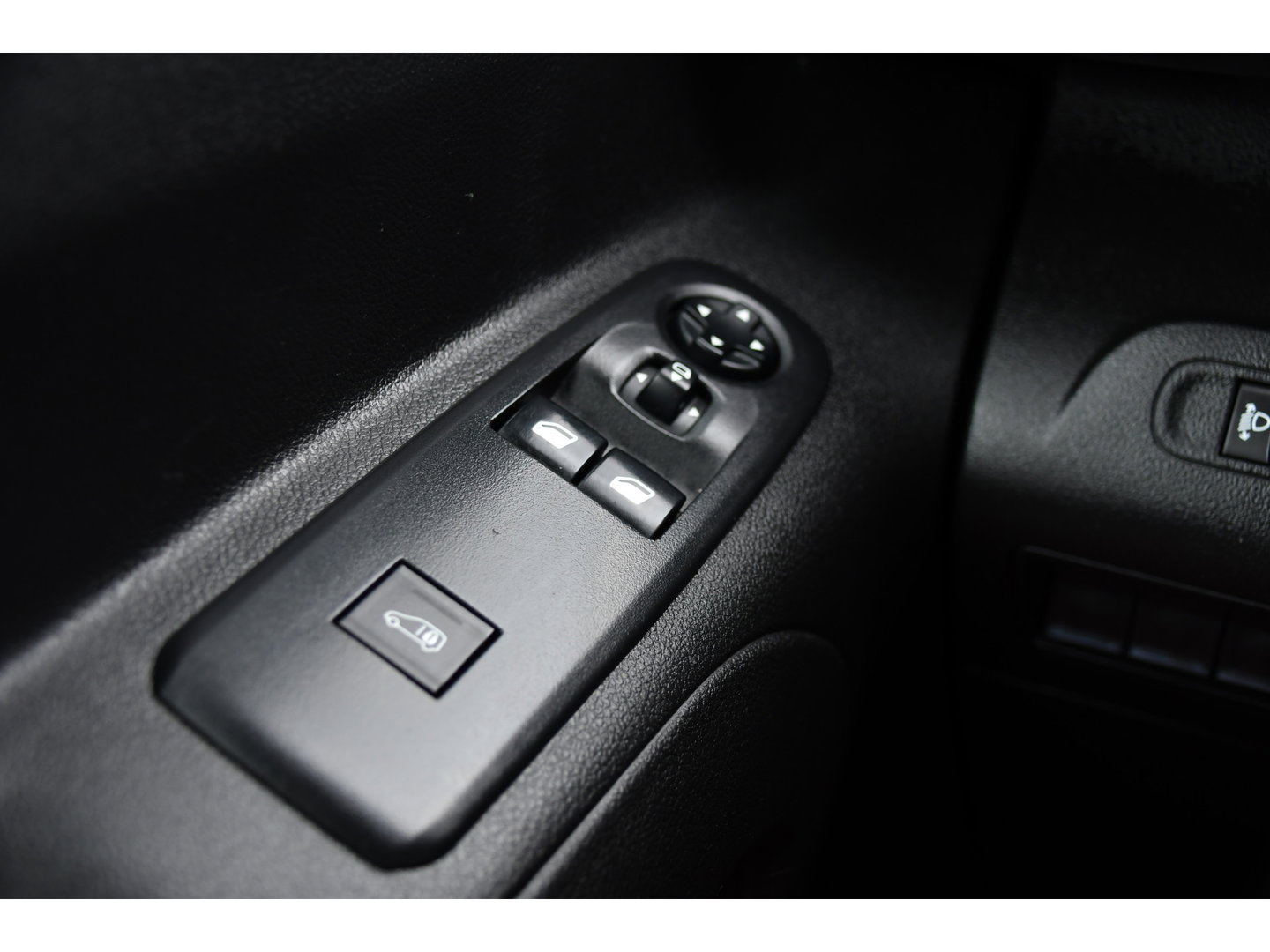 Citroën Berlingo 1.5 BlueHDI Black Edition Cruise, Carplay, Sensoren, 102pk, Multimedia, Trekhaak, Keyless, Uniek!