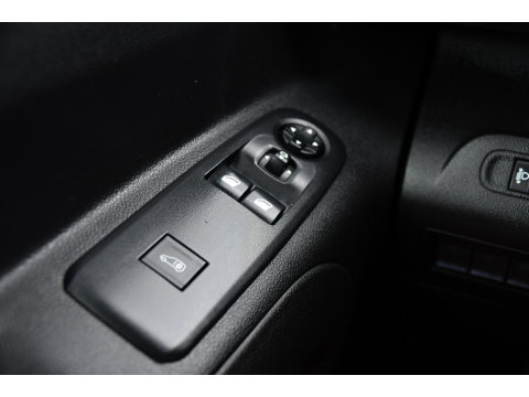 Citroën Berlingo 1.5 BlueHDI Black Edition Cruise, Carplay, Sensoren, 102pk, Multimedia, Trekhaak, Keyless, Uniek!