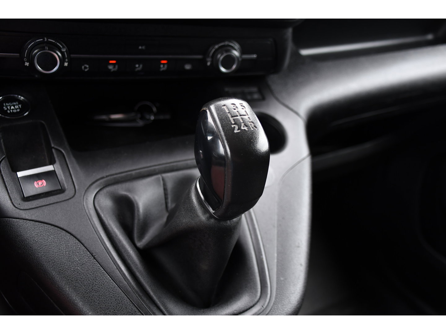 Citroën Berlingo 1.5 BlueHDI Black Edition Cruise, Carplay, Sensoren, 102pk, Multimedia, Trekhaak, Keyless, Uniek!