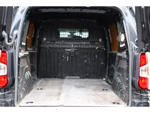 Citroën Berlingo 1.5 BlueHDI Black Edition Cruise, Carplay, Sensoren, 102pk, Multimedia, Trekhaak, Keyless, Uniek!