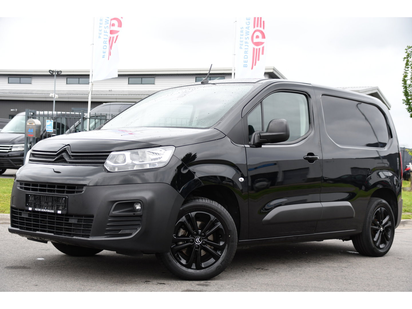Citroën Berlingo 1.5 BlueHDI Black Edition Cruise, Carplay, Sensoren, 102pk, Multimedia, Trekhaak, Keyless, Uniek!