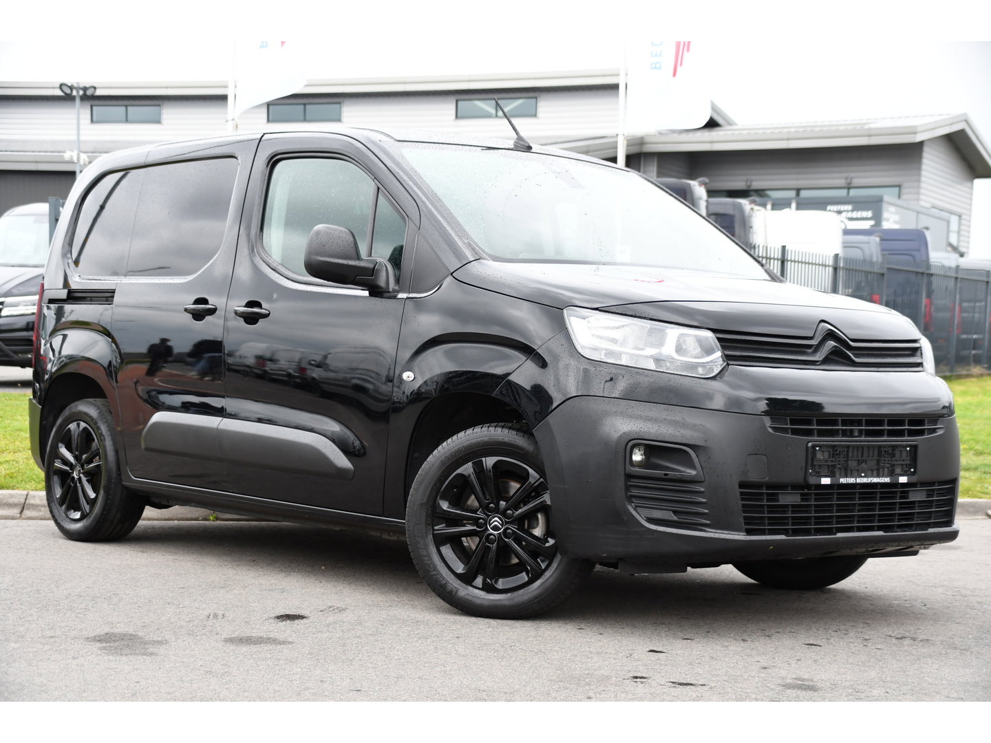 Citroën Berlingo 1.5 BlueHDI Black Edition Cruise, Carplay, Sensoren, 102pk, Multimedia, Trekhaak, Keyless, Uniek!