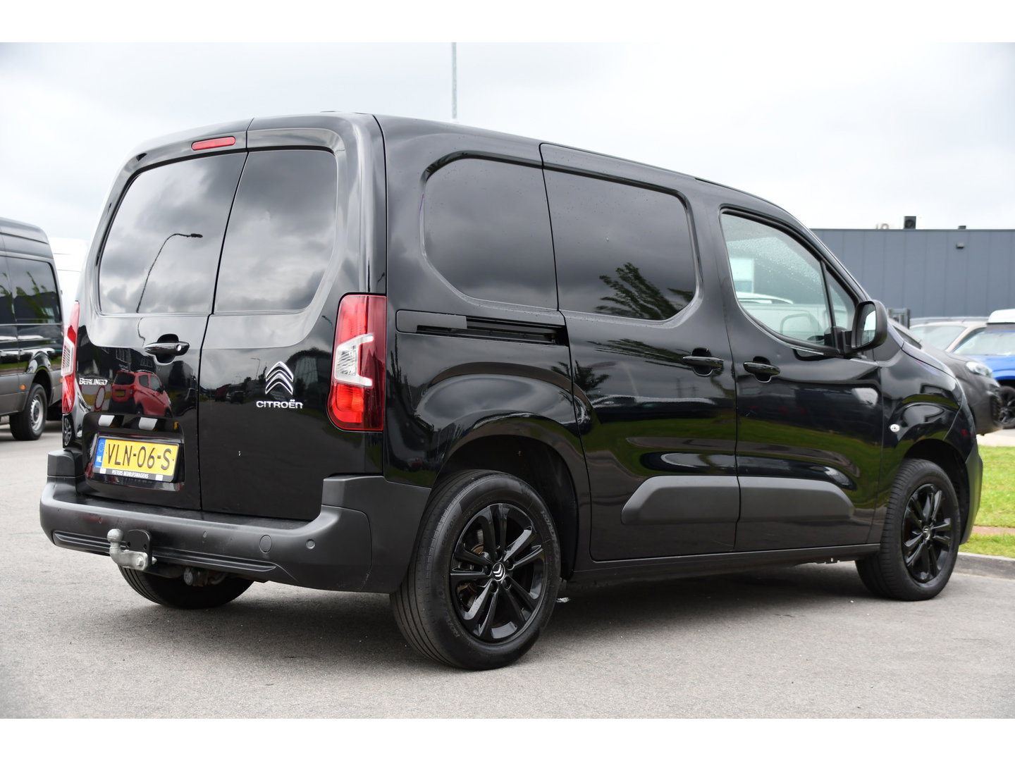 Citroën Berlingo 1.5 BlueHDI Black Edition Cruise, Carplay, Sensoren, 102pk, Multimedia, Trekhaak, Keyless, Uniek!