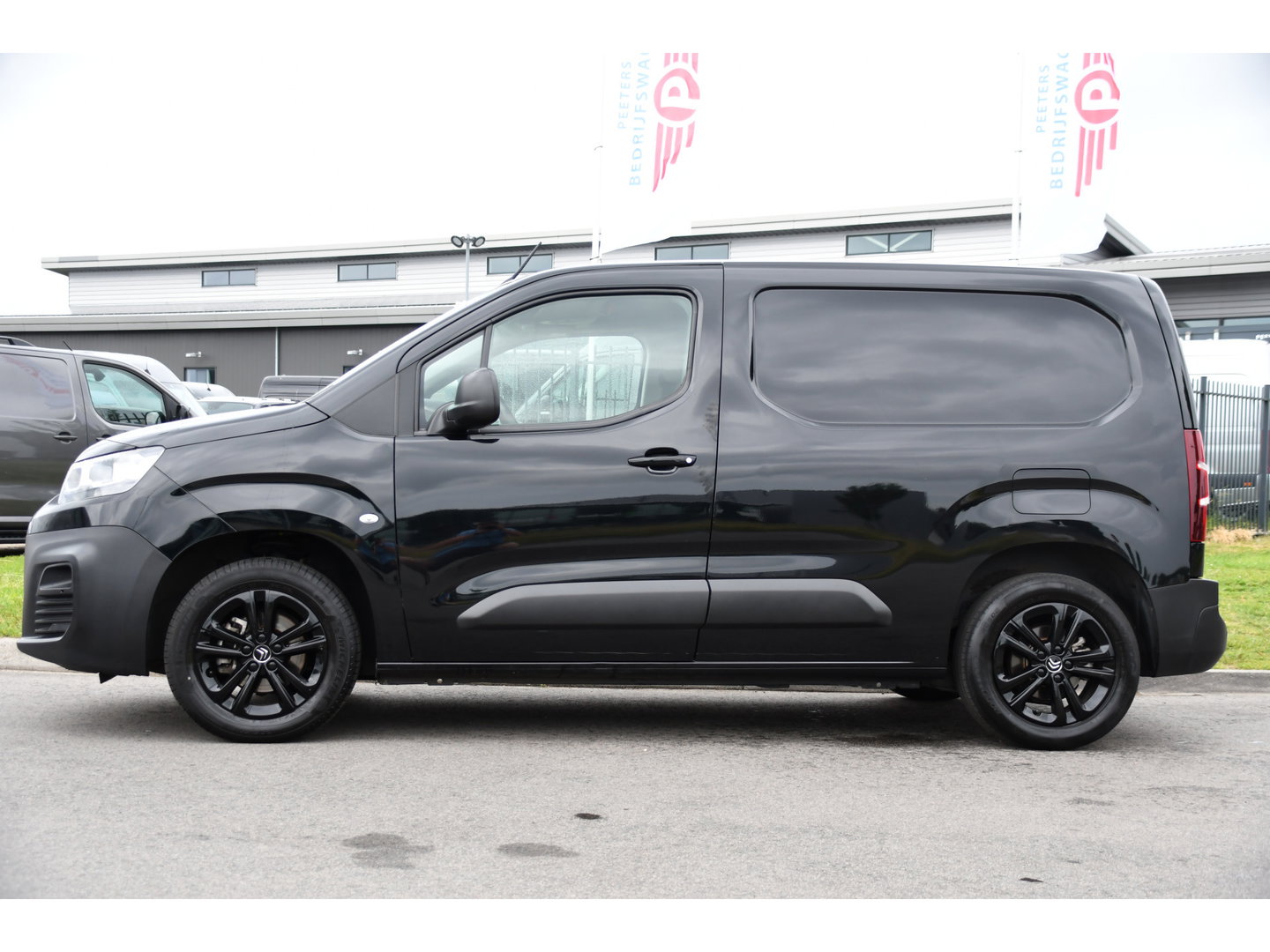 Citroën Berlingo 1.5 BlueHDI Black Edition Cruise, Carplay, Sensoren, 102pk, Multimedia, Trekhaak, Keyless, Uniek!