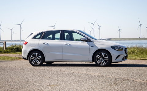 Mercedes-Benz B-Klasse 250 e Business Solution Luxury Limited CARPLAY / AMBILIGHT / STOELVERWARMING / CAMERA / DEALER ONDERHOUDEN