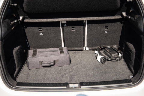Mercedes-Benz B-Klasse 250 e Business Solution Luxury Limited CARPLAY / AMBILIGHT / STOELVERWARMING / CAMERA / DEALER ONDERHOUDEN