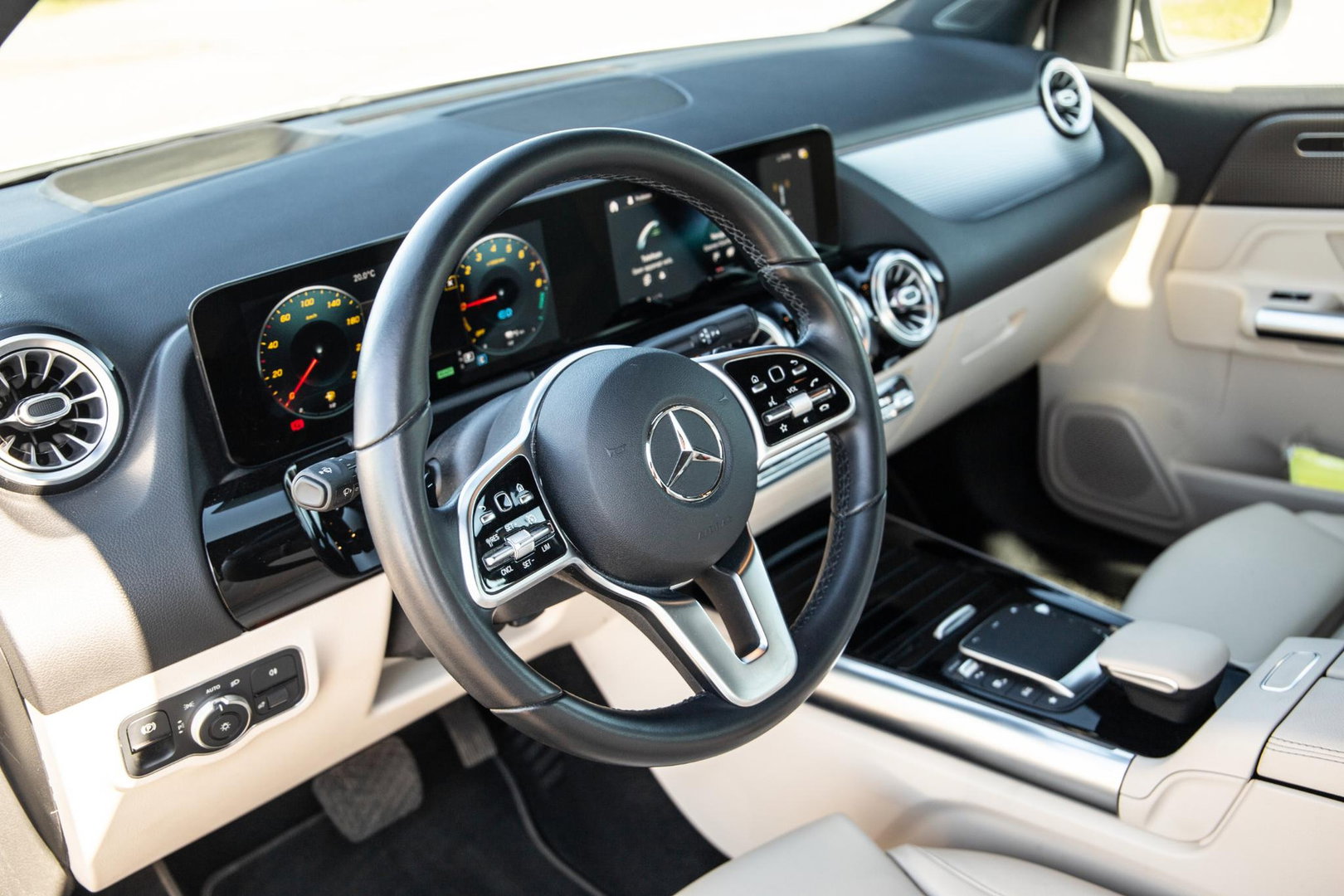 Mercedes-Benz B-Klasse 250 e Business Solution Luxury Limited CARPLAY / AMBILIGHT / STOELVERWARMING / CAMERA / DEALER ONDERHOUDEN