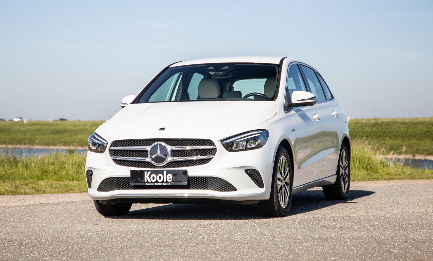 Mercedes-Benz B-Klasse 250 e Business Solution Luxury Limited CARPLAY / AMBILIGHT / STOELVERWARMING / CAMERA / DEALER ONDERHOUDEN