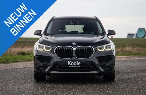 BMW X1 xDrive25e Executive CAMERA / CARPLAY / HEAD UP DISPLAY / LEDER / LED / CRUISE CONTROLE / STOELVERWARMING