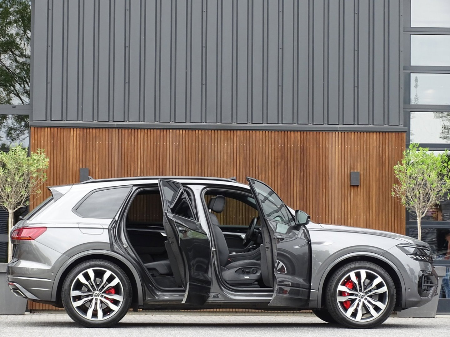 Volkswagen Touareg 3.0 e-Hybrid 462PK 4-Motion R / Massage / Dynaudio / 360°