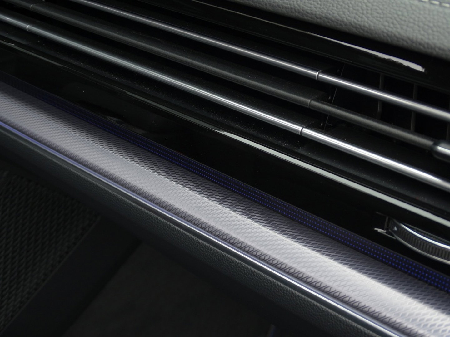 Volkswagen Touareg 3.0 e-Hybrid 462PK 4-Motion R / Massage / Dynaudio / 360°